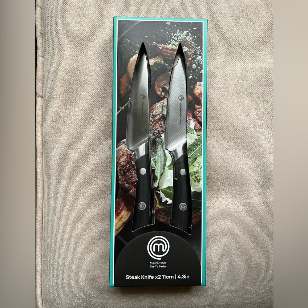 New in box! Master Chef steak knives.